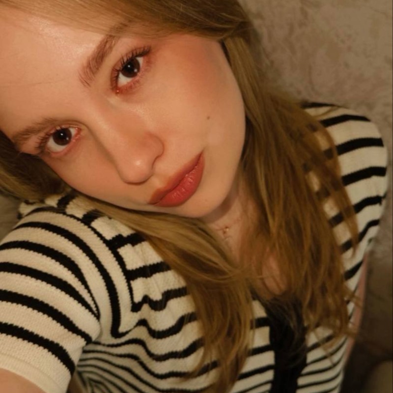 Николь, 22