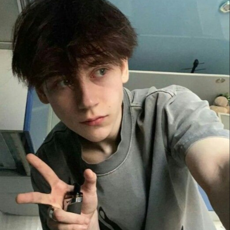 Максим, 27