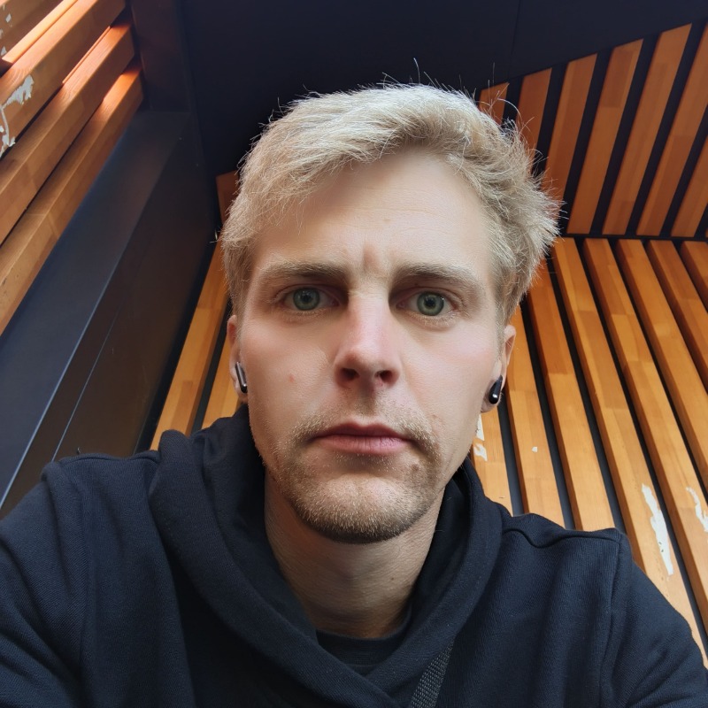 Денис, 25