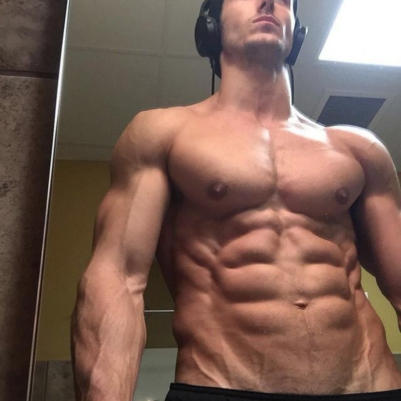 Maks, 25