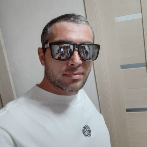 Igor T, 39